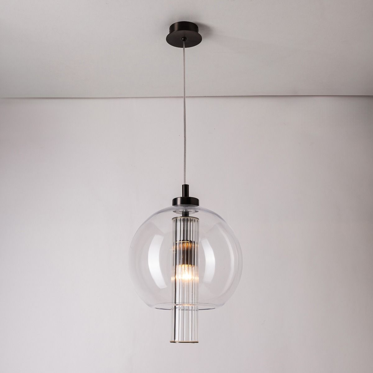 1241 BELLA LAMPA WISZĄCA TYTAN