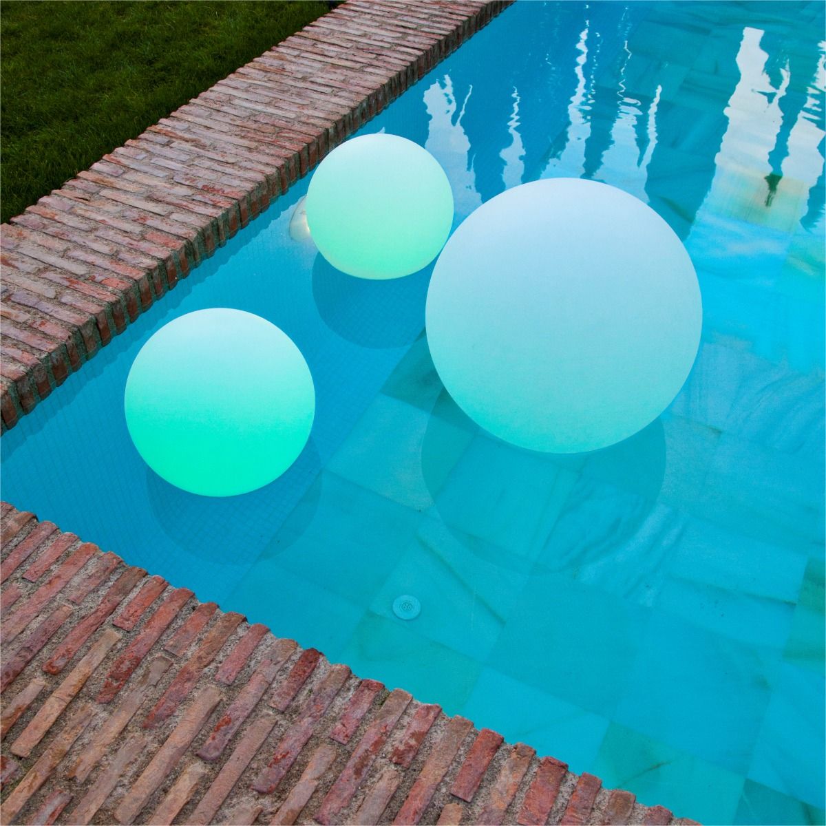 Kula solarna BULY RGB do basenu 3095 (20cm)